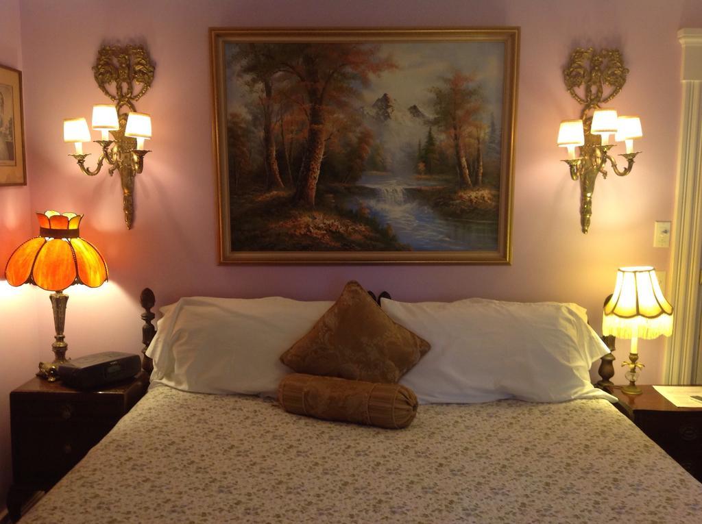 The Bradford Carver Guest House Provincetown Room photo