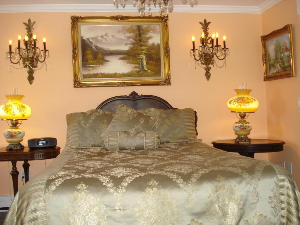 The Bradford Carver Guest House Provincetown Room photo