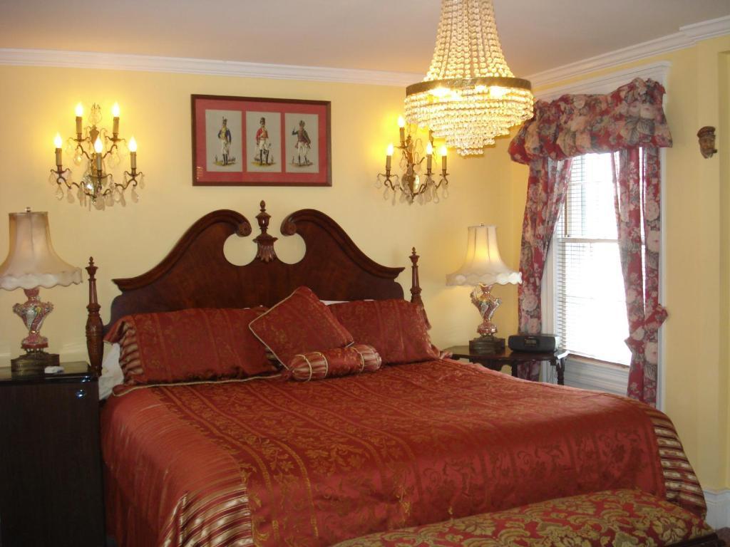 The Bradford Carver Guest House Provincetown Room photo