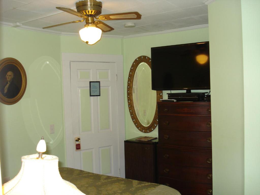 The Bradford Carver Guest House Provincetown Room photo